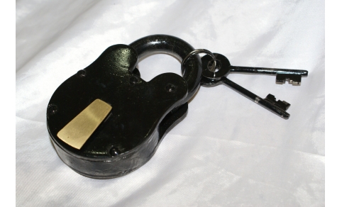 Lucchetto in ferro pesante colore nero con chiavi